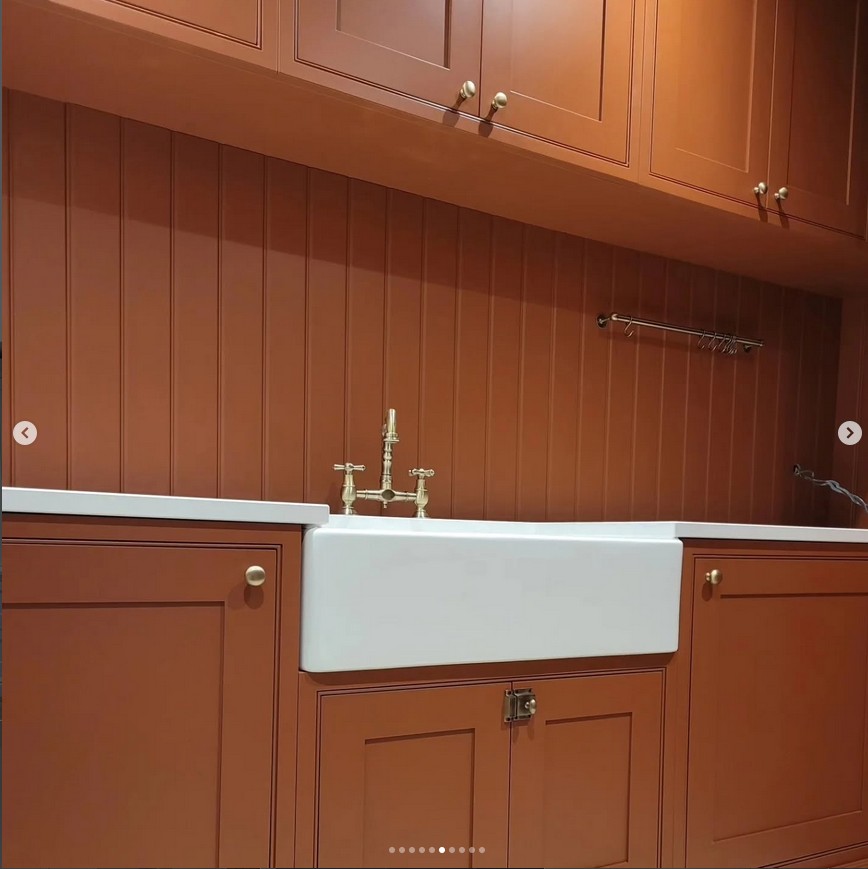Traditional kitchen with terracotta tones and Belfast sink